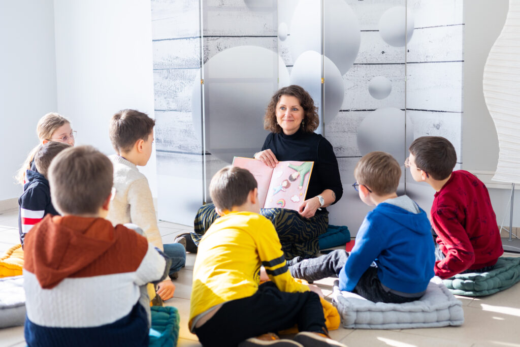 Atelier bibliocréatif CoLisBrille, un temps lecture puis temps créatif